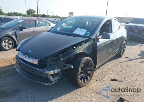 2024 Tesla Model Y Long Range Dual Motor All-Wheel Drive из США, поврежденный, VIN 7SAYGDEE0RA234017